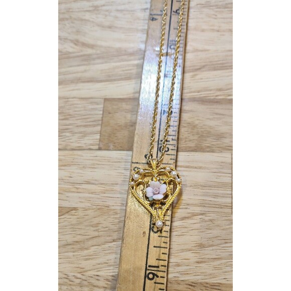 VTG Avon Signed Designer Gold Tone Rose & Faux Pearl Necklace 2 Match Earrings - Picture 9 of 10